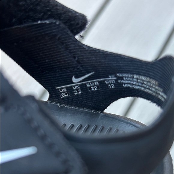 Nike Black Sandals - Picture 2 of 3